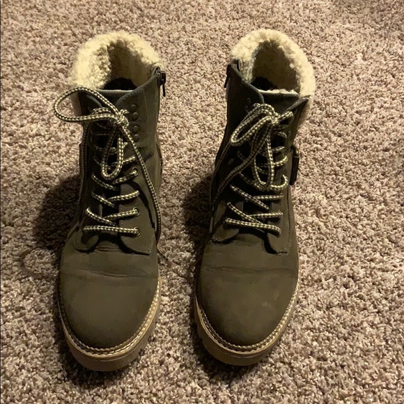 Size 10 army green boots - Picture 1 of 5